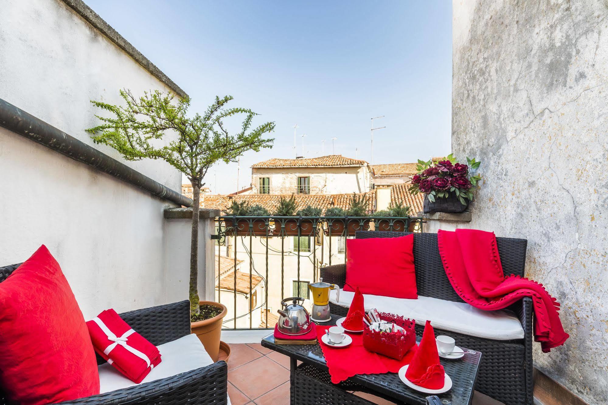 Elegant Terrace Apartment Near Piazza San Marco Last Floor No Lift Veneza Exterior foto